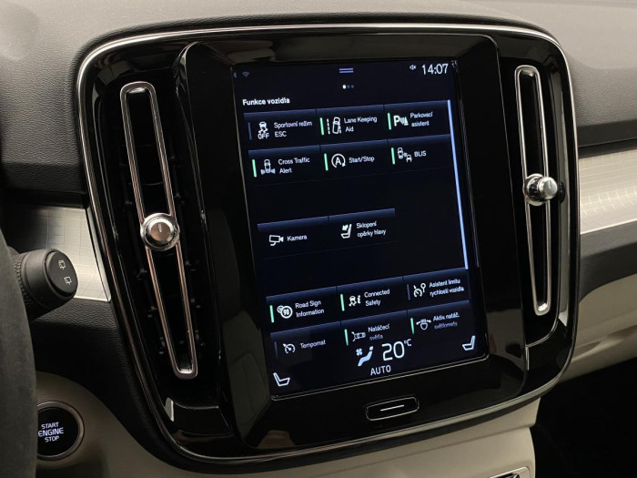 Volvo XC40 T4 MOMENTUM AUT REZERVACE 2.0 Momentum