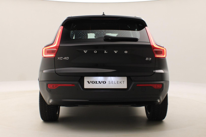 Volvo XC40 B3 DARK PLUS AUT CZ REZERVACE