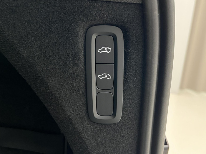 Volvo XC90 T8 AWD RECHARGE DARK ULTRA AUT