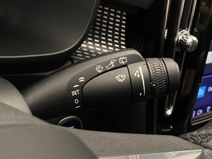 Volvo XC40 B3 DARK ULTRA AUT CZ