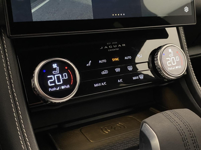 Jaguar F-Pace P250 R-DYNAMIC SE REZERVACE 2.0 Dynamic SE