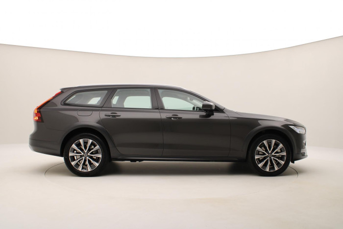 Volvo V90 CC B4 AWD PLUS AUT CZ 1.maj