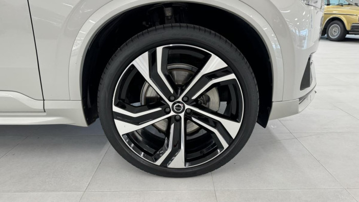 Volvo XC90 B5 AWD R-DESIGN AUT REZERVACE
