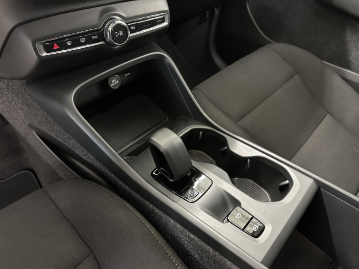Volvo XC40 T2 CORE AUT REZERVACE