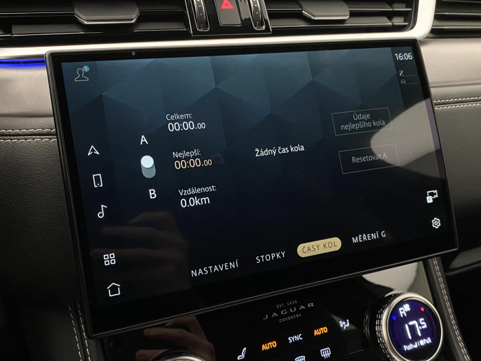 Jaguar F-Pace D300 R-DYNAMIC SE REZERVACE 3.0 d Dynamic SE