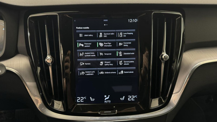 Volvo V60 CROSS COUNTRY REZERVACE