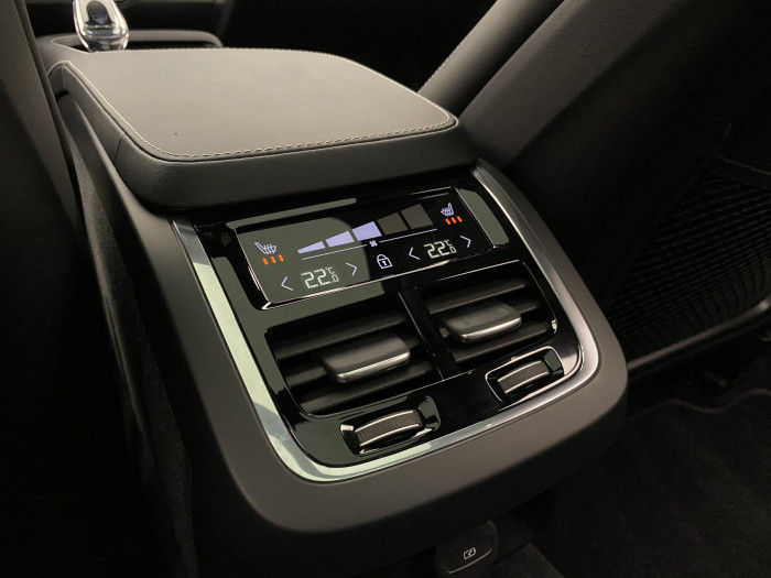 Volvo V90 B5 ULTIMATE DARK AUT 1.maj