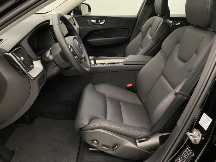 Volvo XC60 B4 AWD PLUS DARK REZERVACE 2.0 Plus