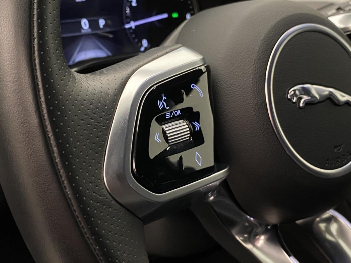 Jaguar F-Pace P250 R-DYNAMIC SE REZERVACE 2.0 Dynamic SE