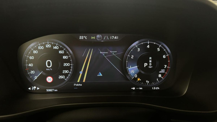 Volvo XC40 T4 AWD R-DESIGN REZERVACE