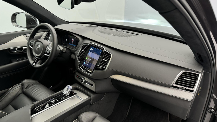 Volvo XC90 B5 AWD ULTIMATE REZERVACE