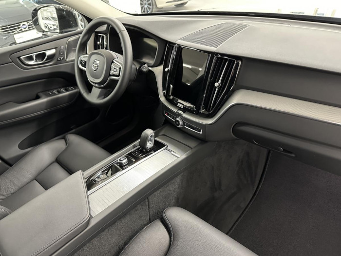 Volvo XC60 B4 AWD PLUS BRIGHT REZERVACE 2.0 Plus