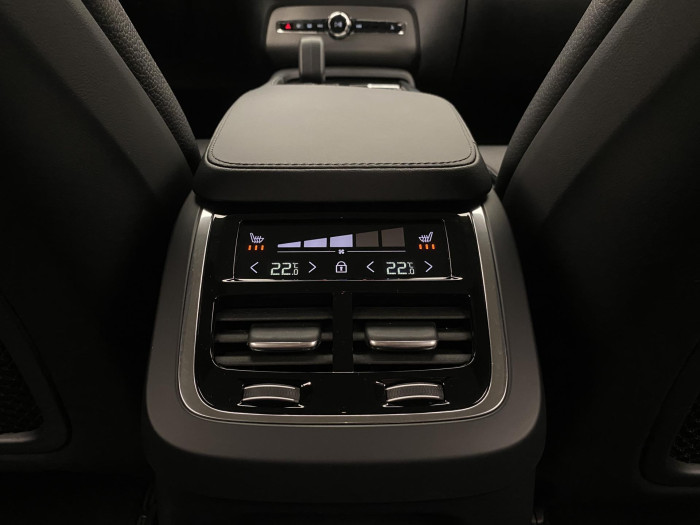 Volvo XC90 T8 AWD RECHARGE CORE 7míst