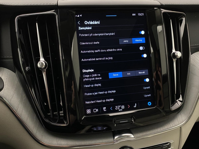 Volvo XC60 B4 AWD ULTIMATE AUT REZERVACE