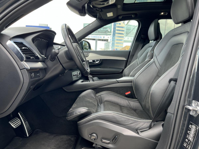 Volvo XC90 B5 R-DESIGN AWD 7MÍSTNÁ Aut