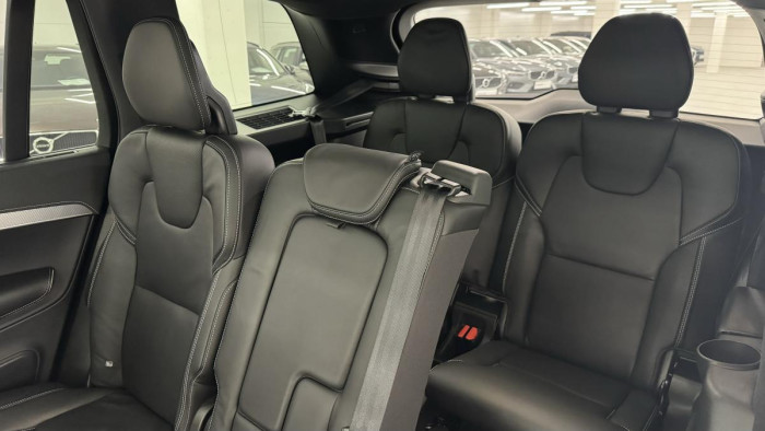 Volvo XC90 T8 AWD R-DESIGN REZERVACE