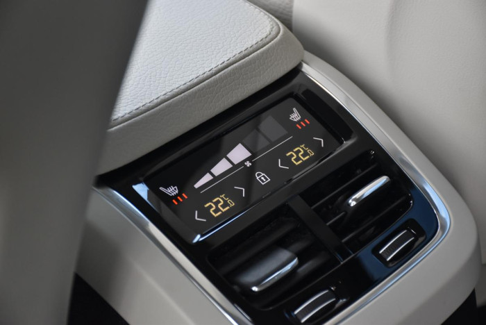 Volvo XC90 T8 AWD INSCRIPTION REZERVACE