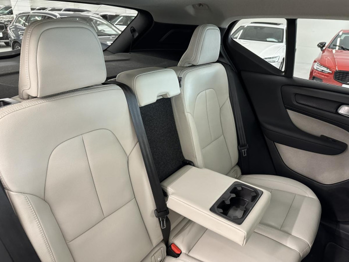 Volvo XC40 D3 INSCRIPTION REZERVACE 2.0 d