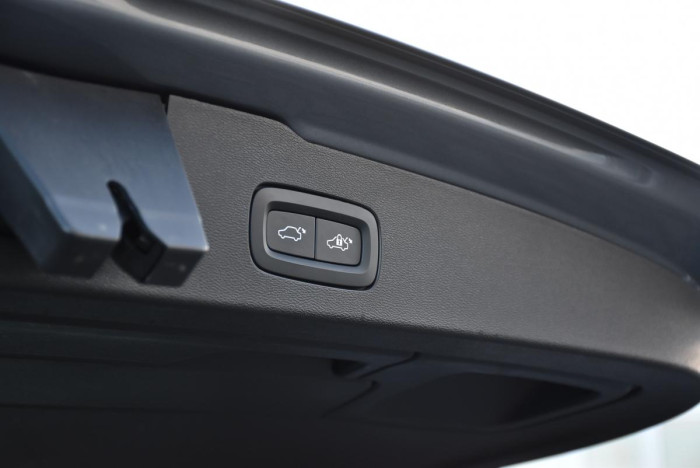 Volvo V60 B4 MOMENTUM ADV. REZERVACE 2.0 Momentum