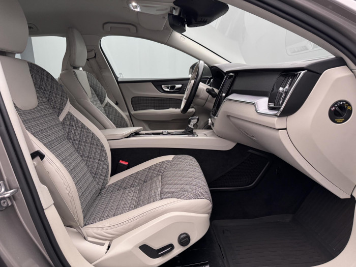 Volvo V60 CC D4 AWD MOMENTUM POLESTAR 2.0 d CC CC Momentum