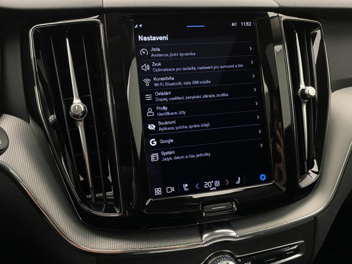 Volvo XC60 B4 AWD PLUS DARK REZERVACE 2.0 Plus
