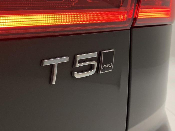 Volvo XC60 T5 AWD MOMENTUM AUT CZ 2.0 Momentum