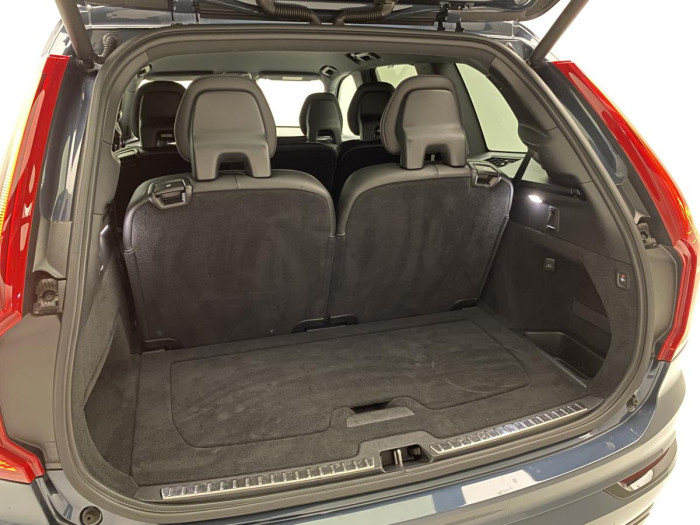 Volvo XC90 T8 AWD R-DESIGN REZERVACE
