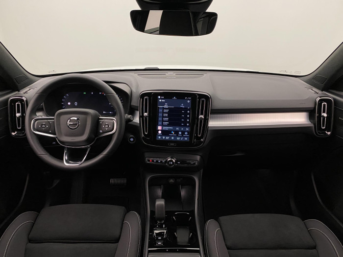 Volvo XC40 B3 AUT PLUS BLACK EDITION