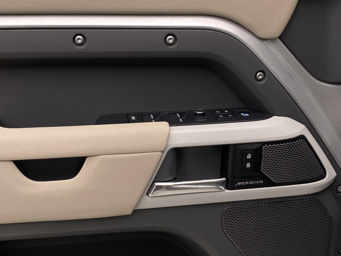 Land Rover Defender 110 P400 SE AWD AUT CZ 3.0 SE