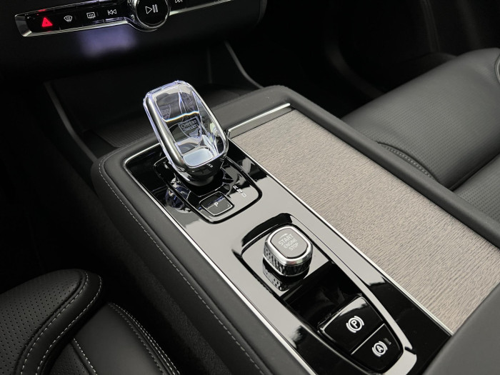 Volvo XC90 T8 AWD RECHARGE ULTRA DARK AUT