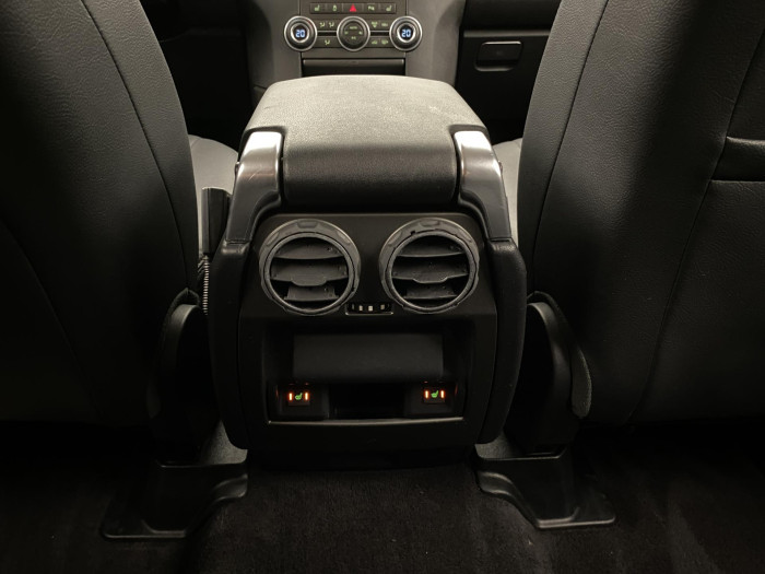 Land Rover Discovery 3.0 TDV6 S AWD REZERVACE