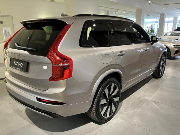 Volvo XC90 T8 AWD AUT RECHARGE REZERVACE