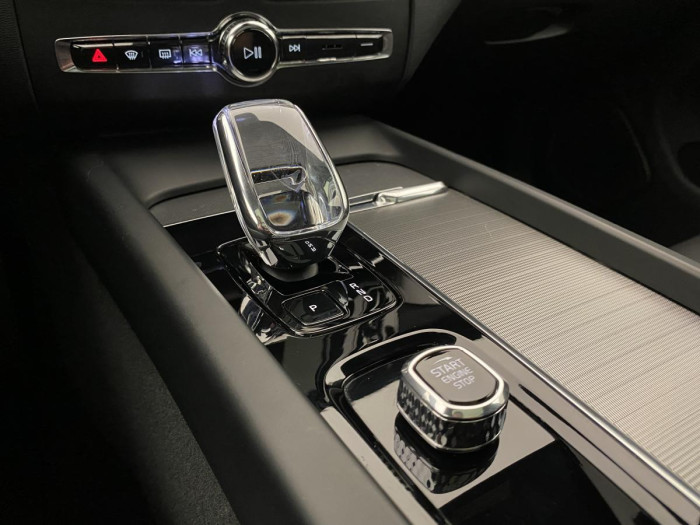 Volvo XC60 B5 AWD ULTIMATE REZERVACE