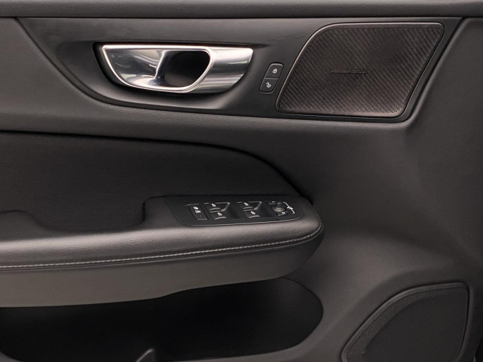 Volvo V60 B4 MOMENTUM AUT REZERVACE 2.0 Momentum