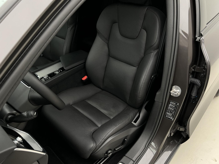 Volvo V60 B4 PLUS DARK AUT 1.maj.