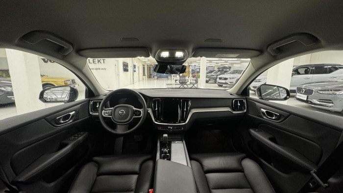 Volvo V60 B4 PLUS DARK AUT REZERVACE 2.0 Plus