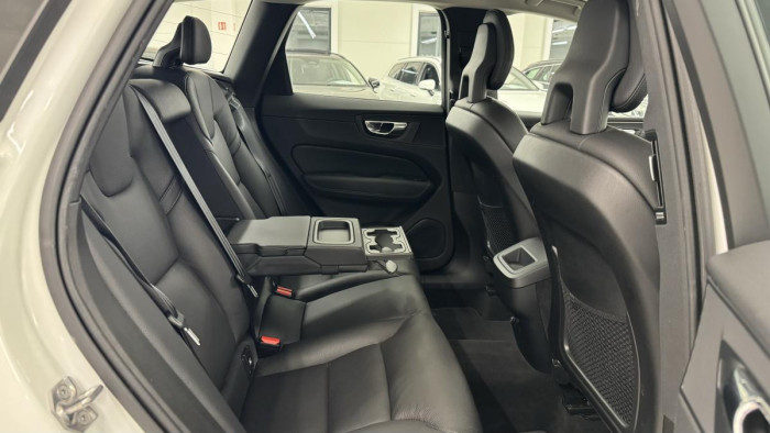 Volvo XC60 T5 AWD INSCRIPTION REZERVACE
