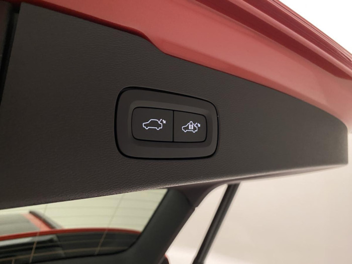 Volvo V60 B4 MOMENTUM AUT REZERVACE 2.0 Momentum