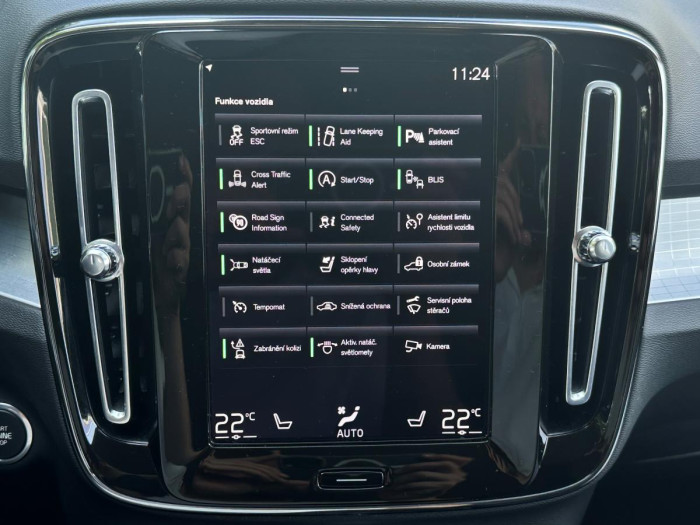 Volvo XC40 B4 AWD MOMENTUM REZERVACE 2.0 Momentum