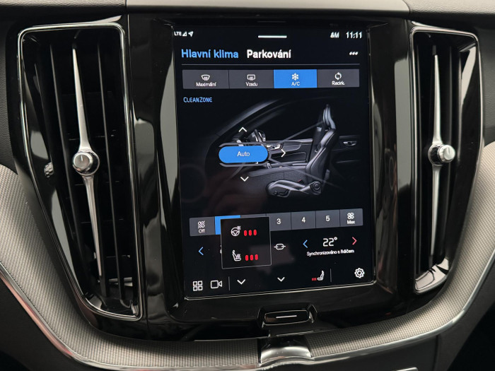 Volvo XC60 B4 AWD PLUS DARK CZ 1.maj