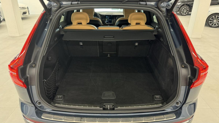 Volvo XC60 B4 AWD INSCRIPTION REZERVACE