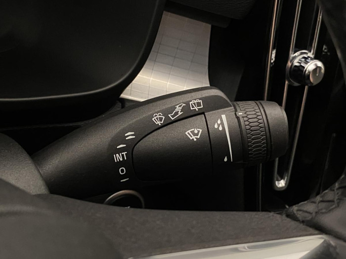 Volvo XC40 B4 MOMENTUM AUT REZERVACE 2.0 Momentum