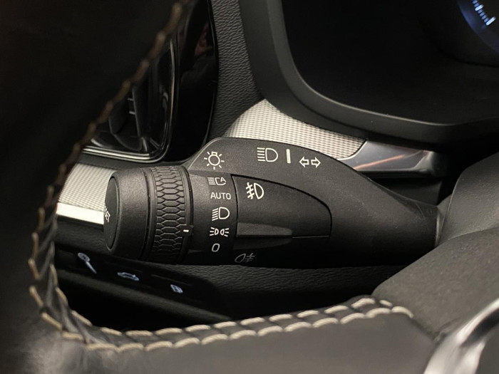 Volvo V60 T8 AWD R-DESIGN AUT REZERVACE