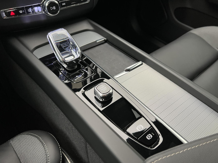 Volvo XC60 T6 AWD RECHARGE ULTRA DARK AUT