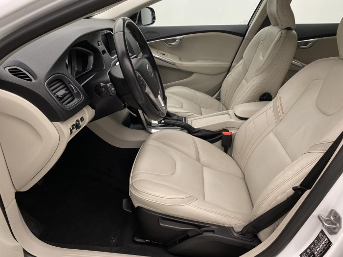 Volvo V40 CC D3 MOMENTUM OCEAN RACE 2.0 d CC CC Momentum