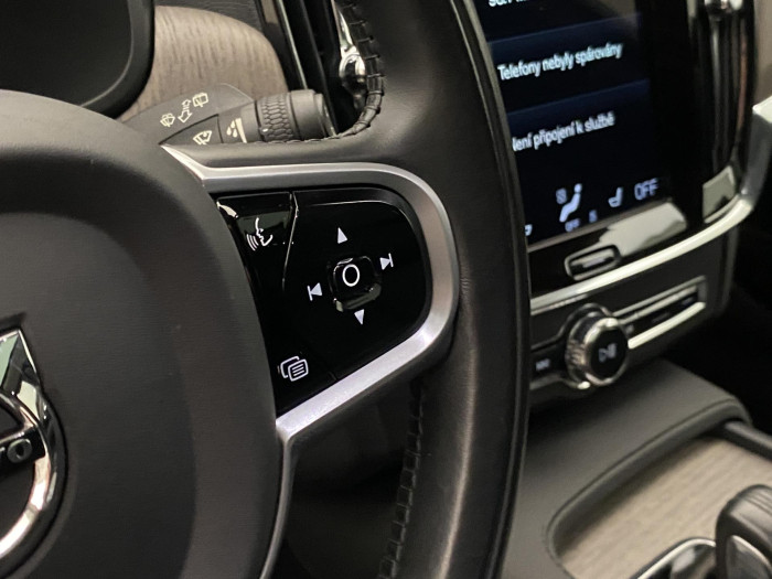 Volvo V90 CC B4 AWD MOMENTUM  REZERVACE 2.0 CC CC Momentum