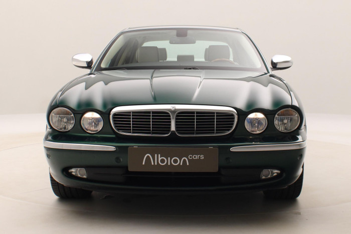 Jaguar XJ 4.2 V8 L EXECUTIVE AUT 1.maj 4.2 V8 Executive