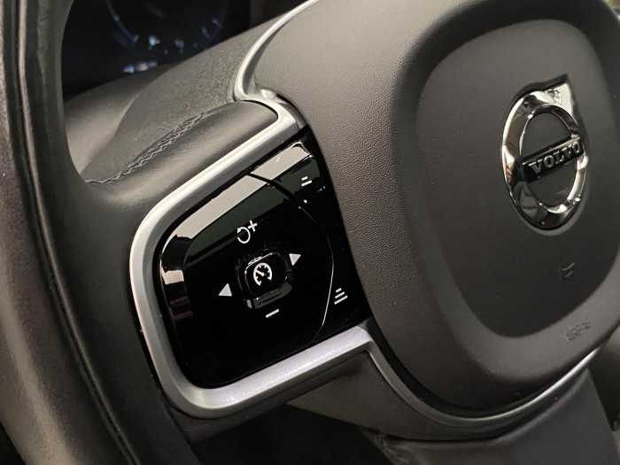 Volvo V90 CC B4 AWD MOMENTUM  REZERVACE 2.0 CC CC Momentum