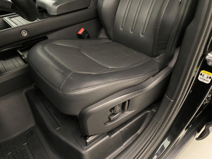 Land Rover Defender 110 P400 HSE AWD REZERVACE