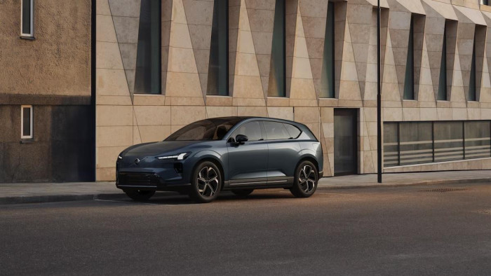 Volvo EX60 PURE ELECTRIC PLUS